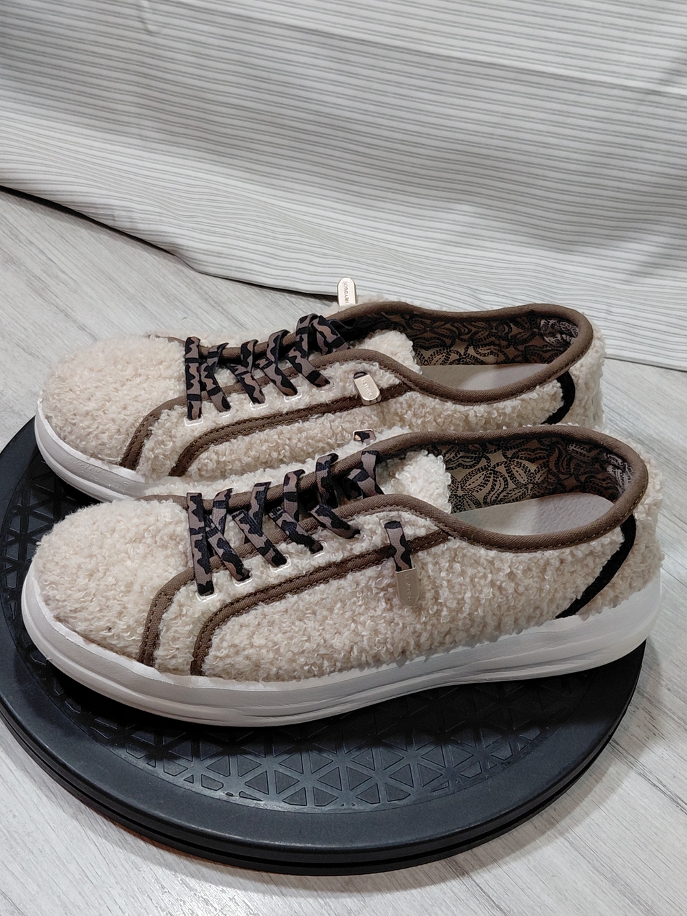 Hey Dude Womens Karina Sherpa Cozy Casual Comfort Slip On Tan Brown SIZE 7